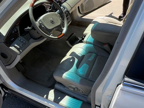 Used 2001 Cadillac De Ville DHS w/ Safety/Security Pkg FWD image 16