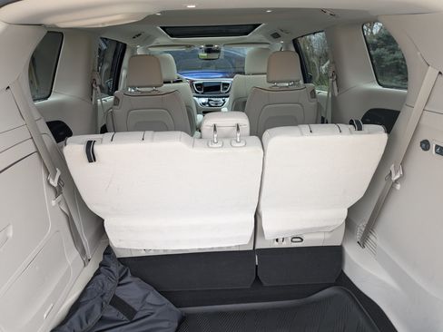 Used 2018 Chrysler Pacifica Limited w/ Advanced Safetytec Group image 13