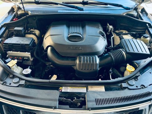 Used 2011 Jeep Grand Cherokee Overland RWD image 8