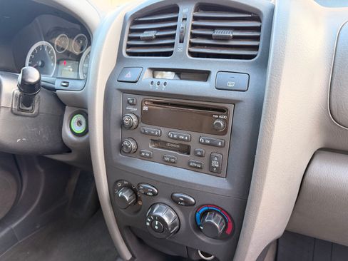 Used 2005 Hyundai Santa Fe GLS FWD image 11