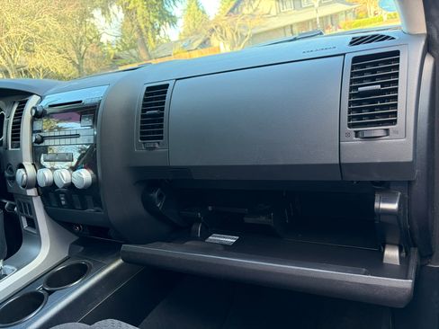 Used 2010 Toyota Tundra 4x4 Double Cab image 21