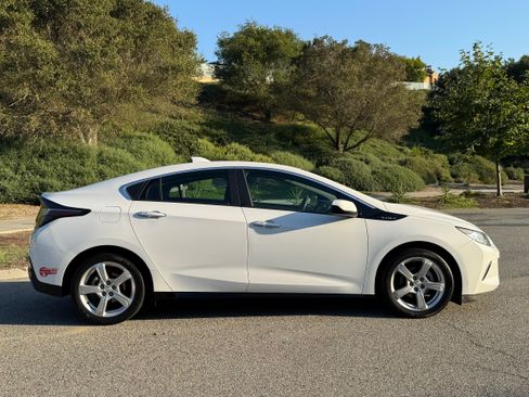 Used 2018 Chevrolet Volt LT image 4