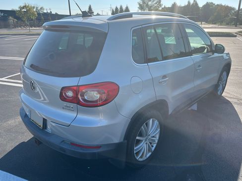 Used 2010 Volkswagen Tiguan SE image 6