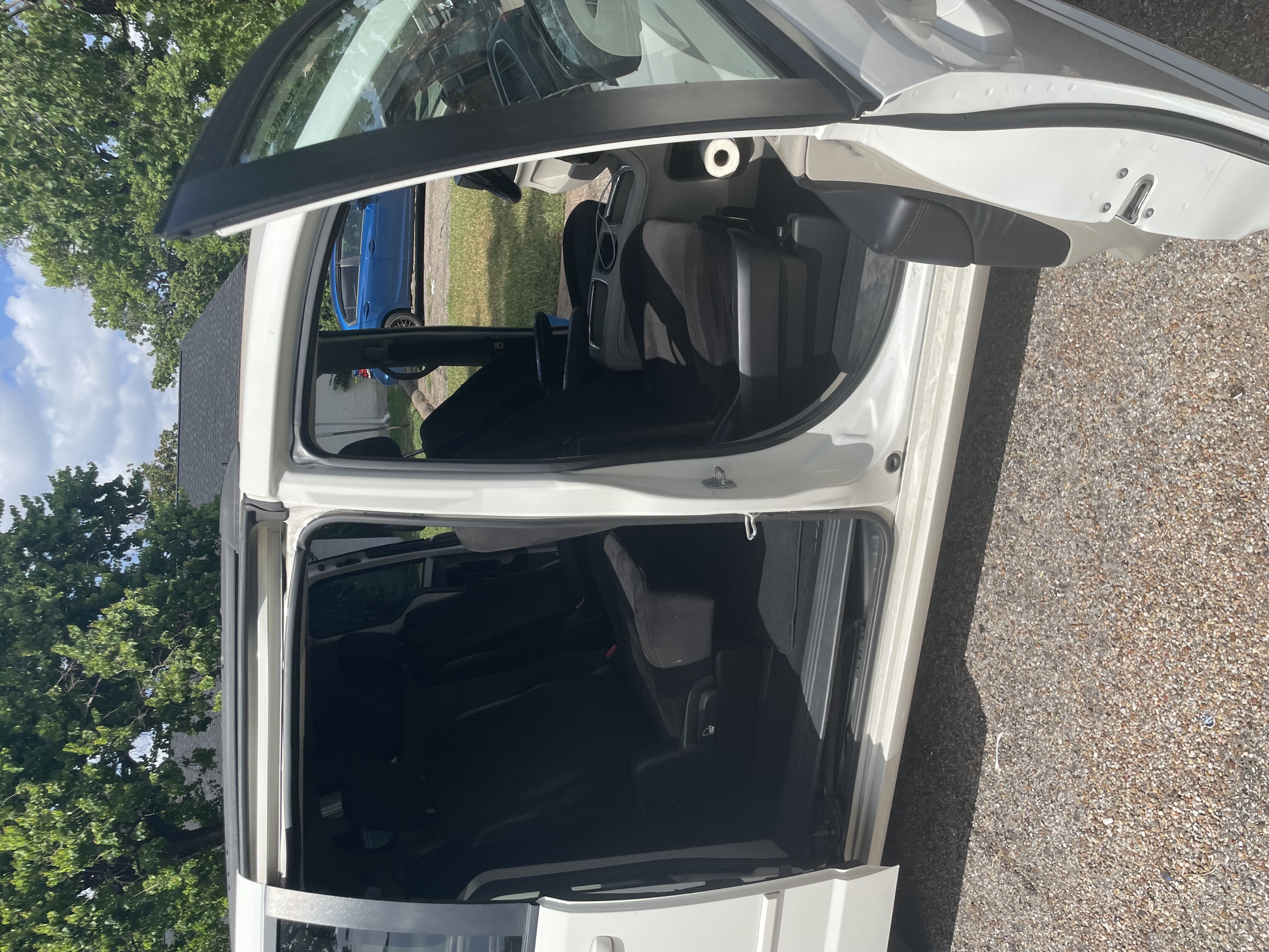 Used 2013 Dodge Grand Caravan SXT w/ Entertainment Group 1 FWD image 8