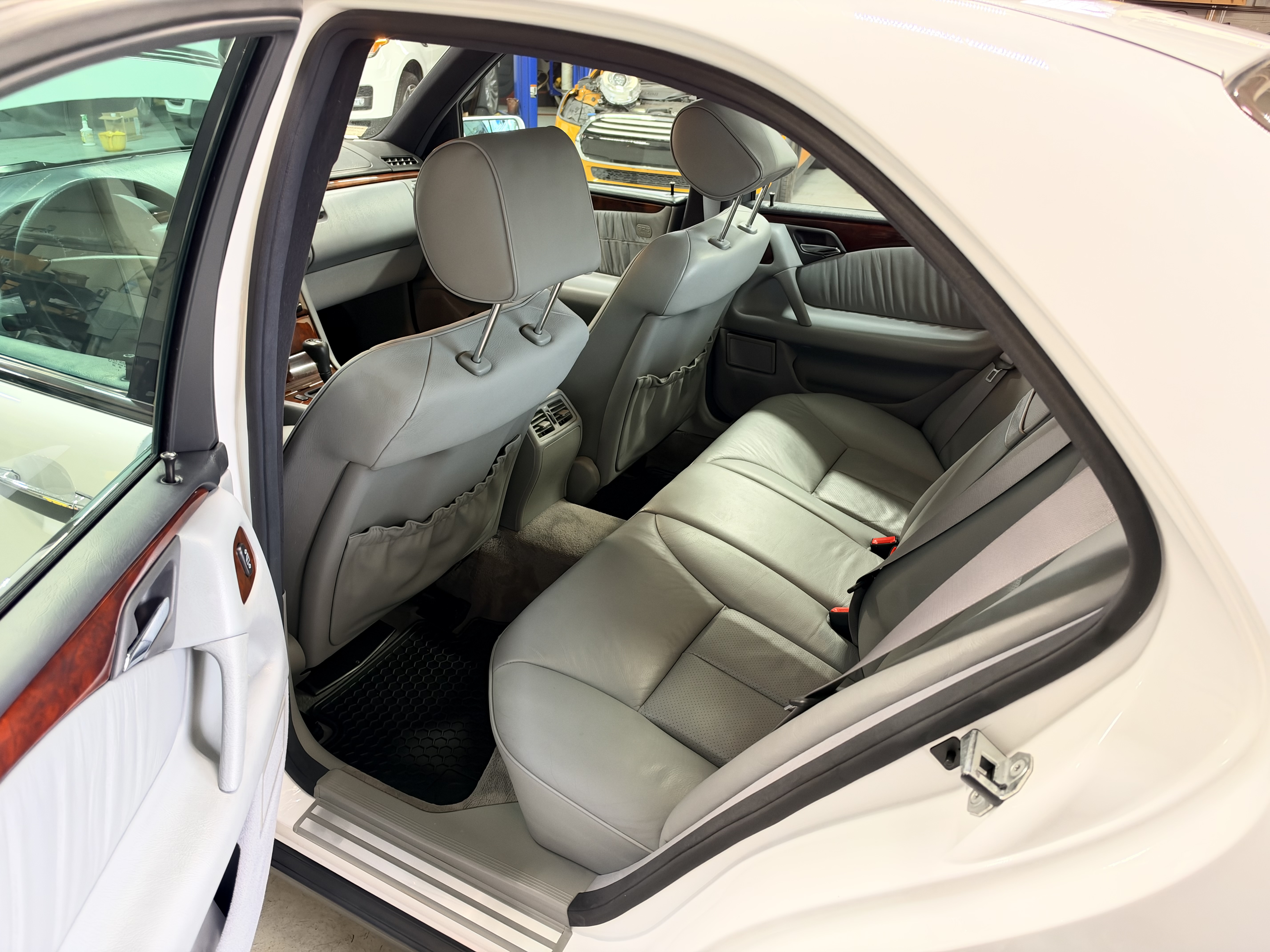 Used 1998 Mercedes-Benz E 300 Sedan image 18