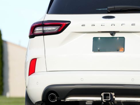 Used 2024 Ford Escape ST-Line Elite w/ Premium Technology Package image 14