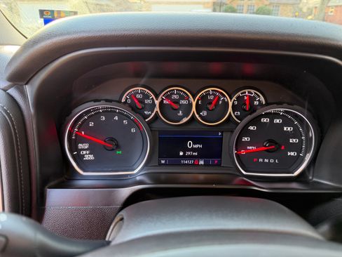 Used 2021 Chevrolet Silverado 1500 LT w/ Z71 Off-Road Package image 13