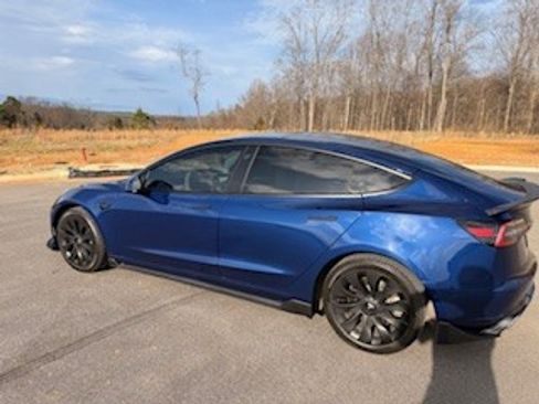 Used 2021 Tesla Model 3 Standard Range Plus image 1