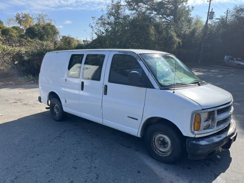 Used 2000 Chevrolet Express 1500 image 5
