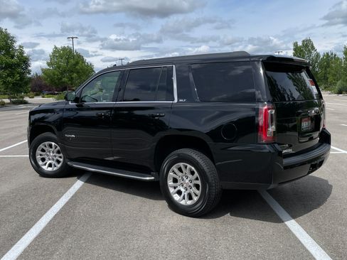 Used 2017 GMC Yukon SLT AWD/4WD image 4