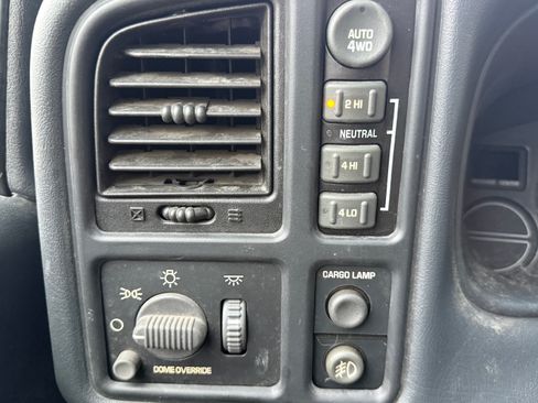 Used 2002 Chevrolet Avalanche 4x4 w/ Off-Road Suspension Pkg image 9