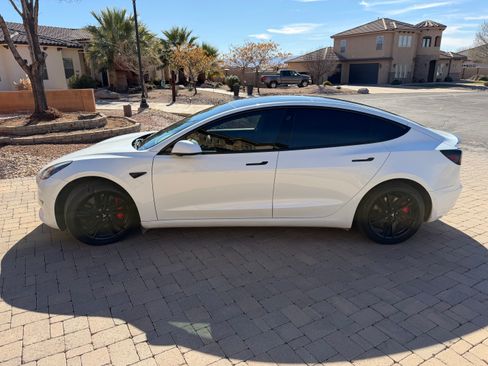 Used 2019 Tesla Model 3 Performance image 4