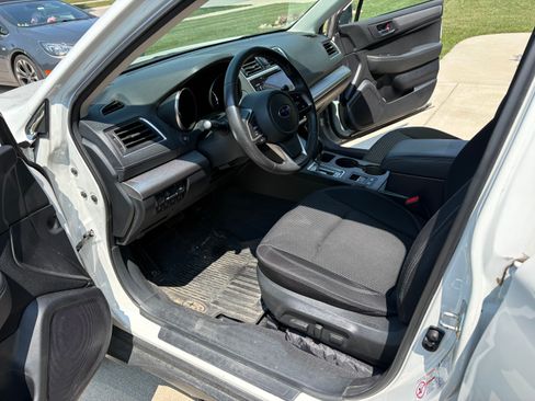 Used 2019 Subaru Outback 2.5i Premium AWD/4WD image 11