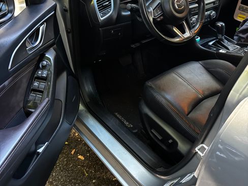 Used 2018 MAZDA MAZDA3 Grand Touring image 3