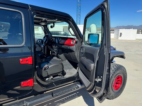 Used 2023 Jeep Wrangler Unlimited Rubicon w/ LED Lighting Group image 8
