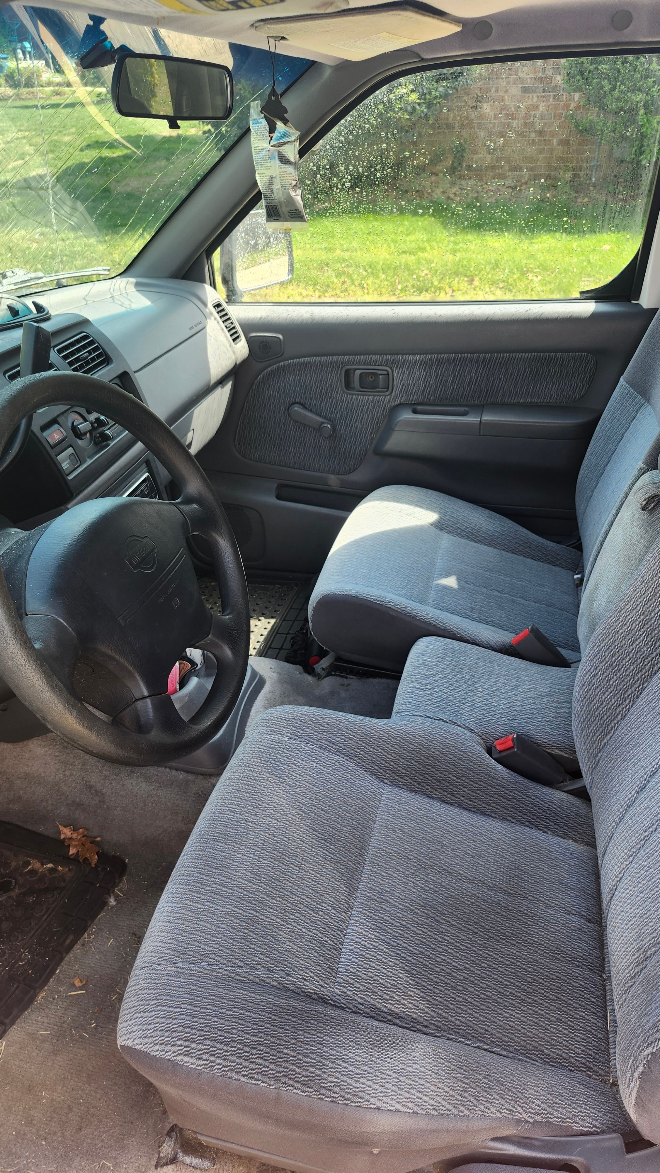 Used 2000 Nissan Frontier XE RWD image 9