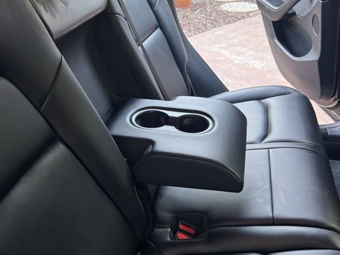 Used 2022 Tesla Model Y Long Range image 8