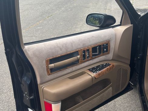 Used 1993 Chevrolet Caprice Classic LTZ RWD image 10