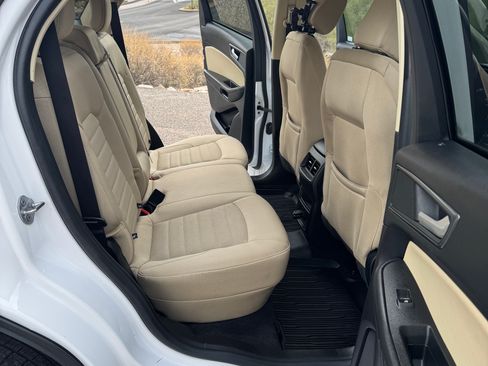 Used 2020 Ford Edge SE FWD image 24