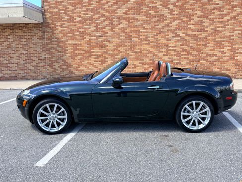 Used 2008 MAZDA MX-5 Miata Grand Touring w/ Premium Pkg RWD image 2