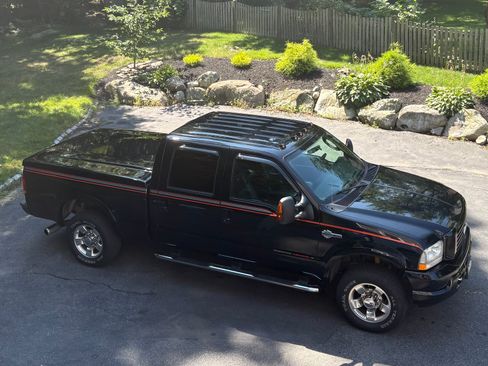 Used 2004 Ford F250 Harley-Davidson AWD/4WD image 1