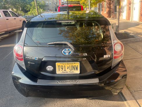 Used 2012 Toyota Prius C Two FWD image 6