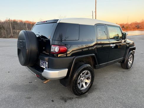 Used 2014 Toyota FJ Cruiser 4WD w/ Convenience Package image 4