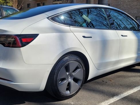 Used 2021 Tesla Model 3 Standard Range Plus image 4