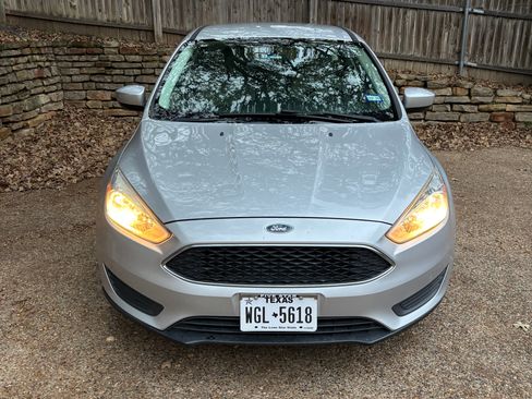 Used 2018 Ford Focus SE image 2