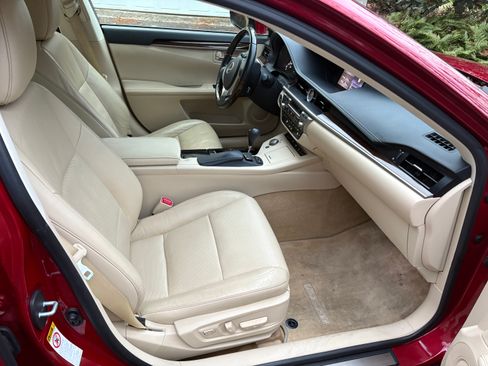 Used 2015 Lexus ES 350 w/ Luxury Package image 9