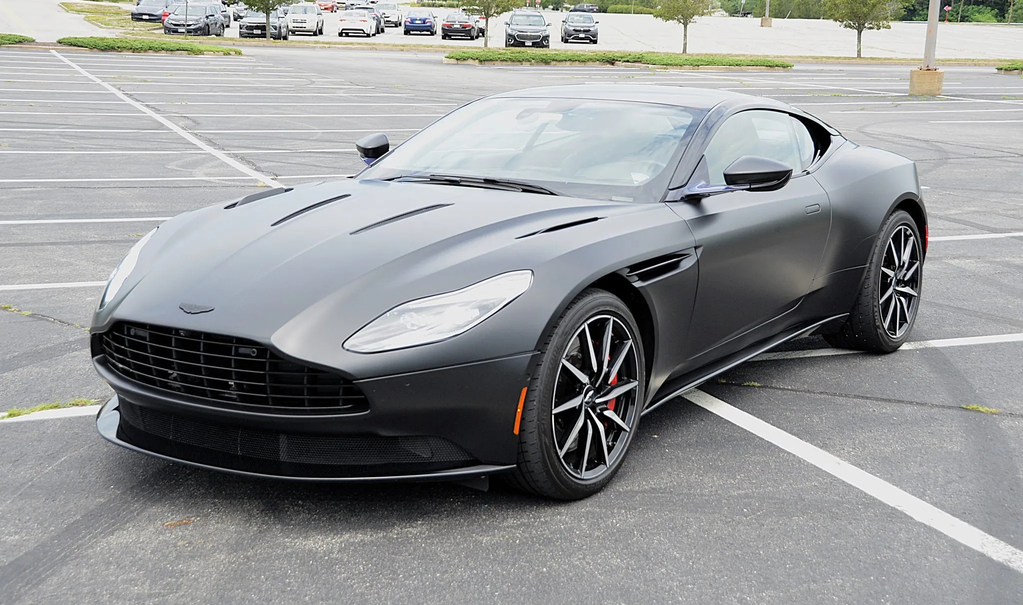 Used 2017 Aston Martin DB11 V12 RWD image 2