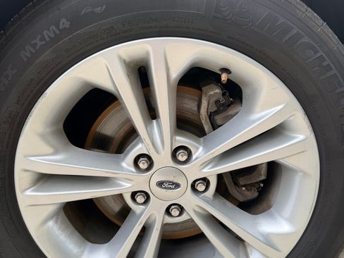 Used 2013 Ford Taurus SEL FWD image 21
