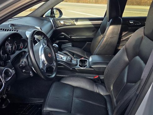 Used 2011 Porsche Cayenne Turbo image 11