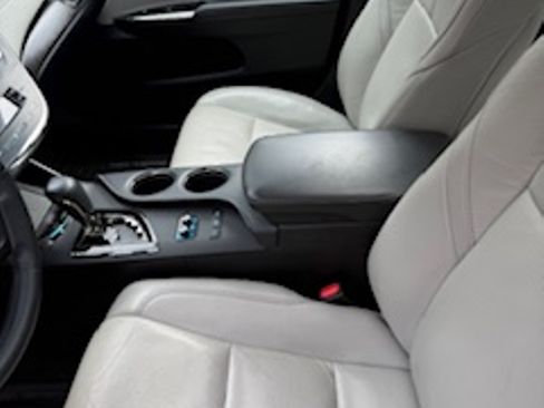 Used 2016 Toyota Avalon Limited image 4