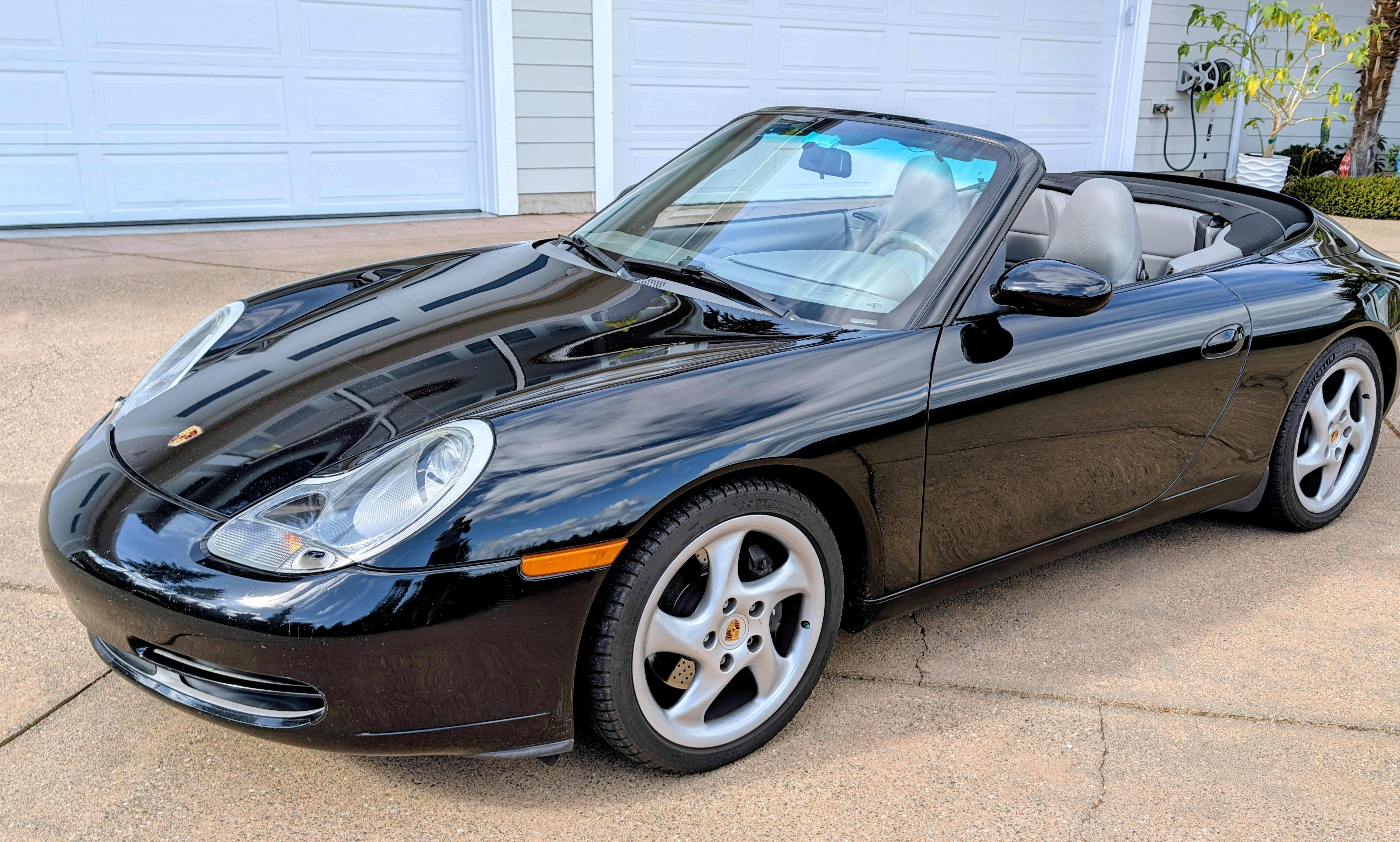 Used 2000 Porsche 911 Cabriolet image 1