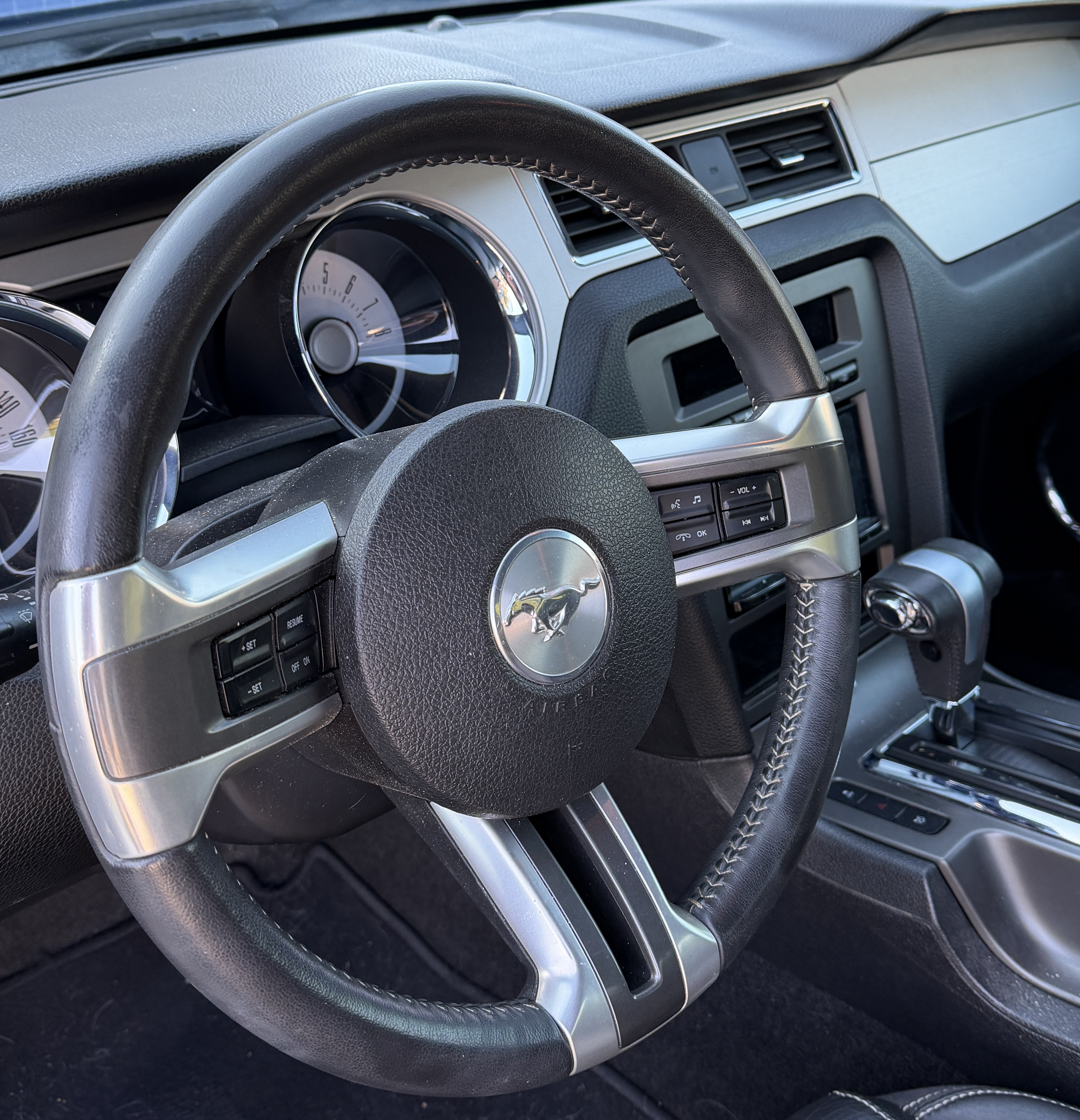 Used 2012 Ford Mustang GT Premium w/ Security Pkg RWD image 10