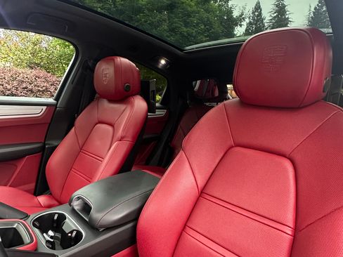 Used 2022 Porsche Cayenne E-Hybrid Coupe AWD/4WD image 15