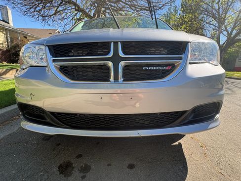 Used 2019 Dodge Grand Caravan SE w/ UConnect Hands-Free Group FWD image 11
