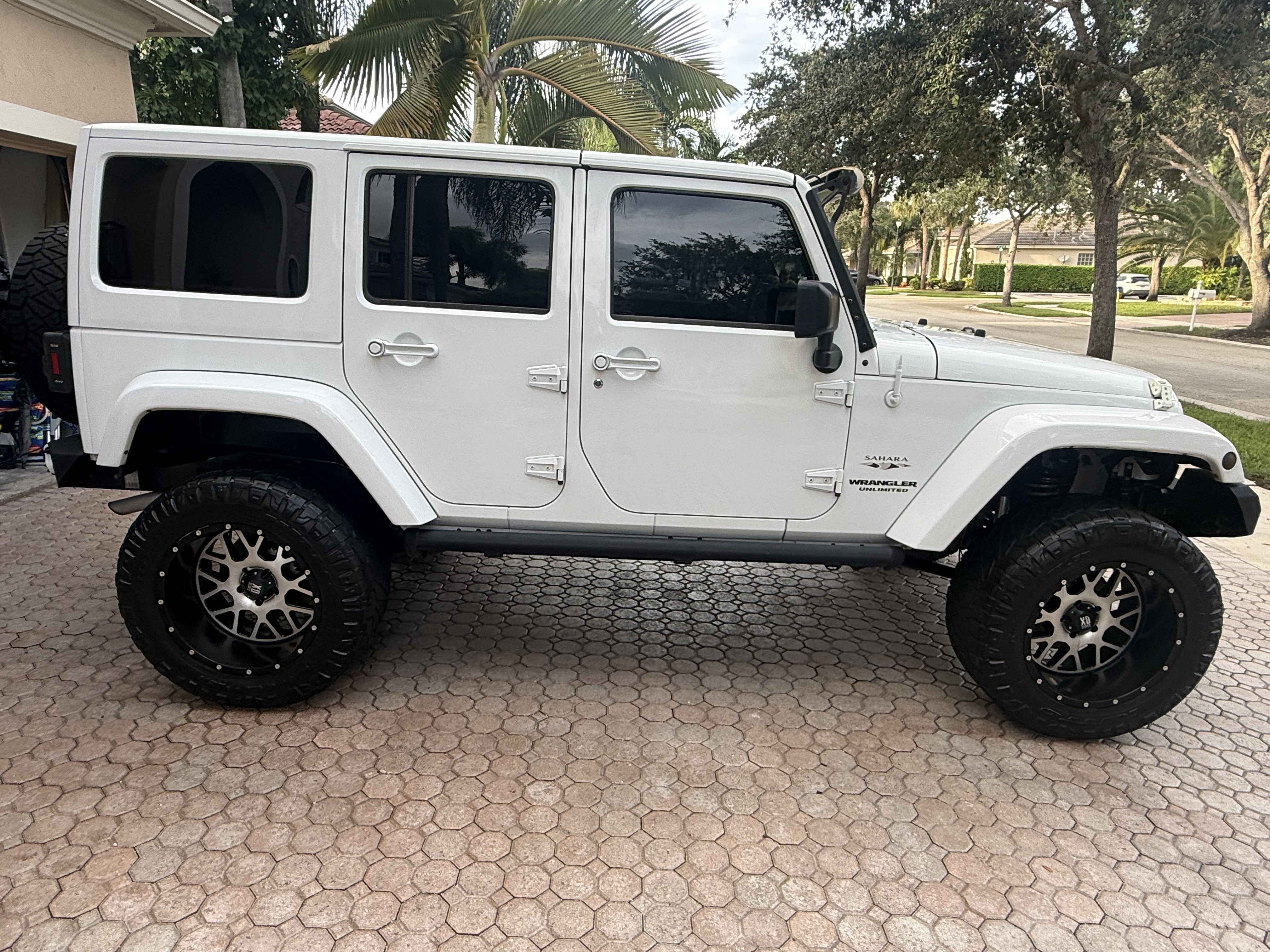 Used 2016 Jeep Wrangler Unlimited Sahara w/ Dual Top Group AWD/4WD image 6