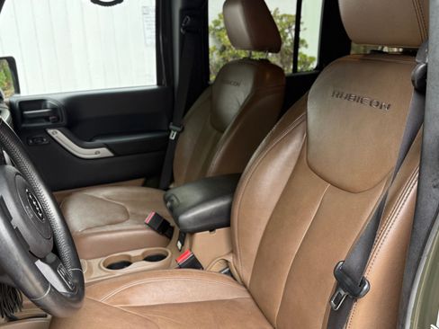 Used 2015 Jeep Wrangler Unlimited Rubicon w/ Connectivity Group image 15