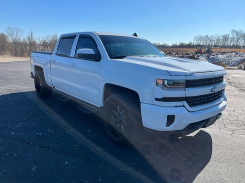Used 2017 Chevrolet Silverado 1500 LT w/ All Star Edition AWD/4WD image 4