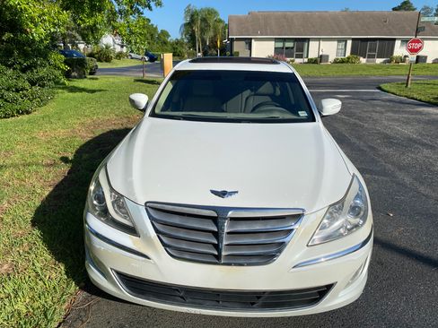 Used 2012 Hyundai Genesis 3.8 w/ Premium Pkg RWD image 4