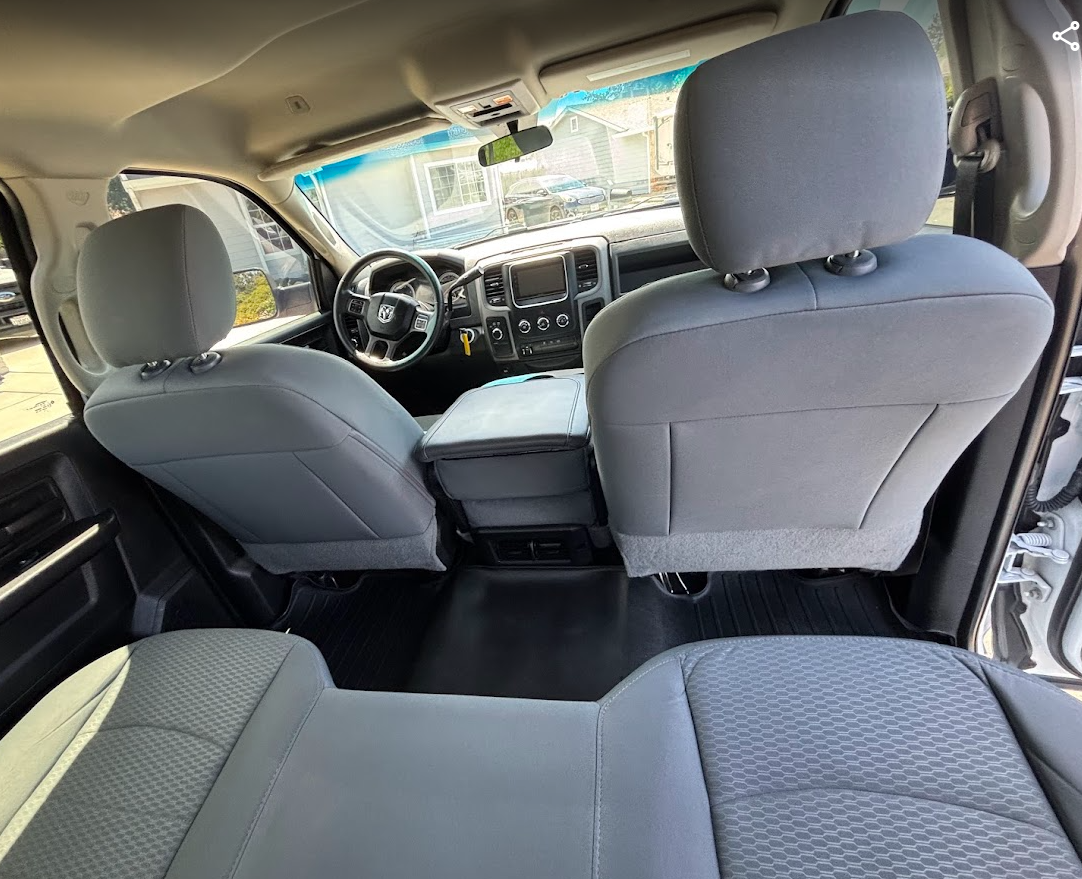 Used 2018 RAM 2500 Tradesman w/ Chrome Appearance Group AWD/4WD image 9