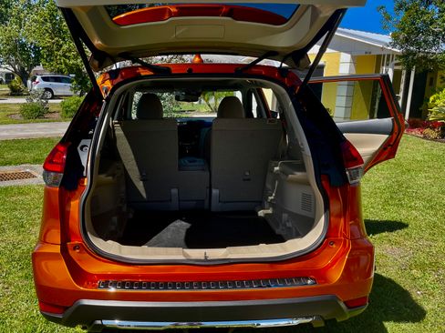 Used 2018 Nissan Rogue SL w/ Premium Package image 5