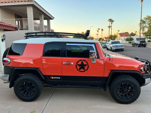 Used 2013 Toyota FJ Cruiser 4WD image 9