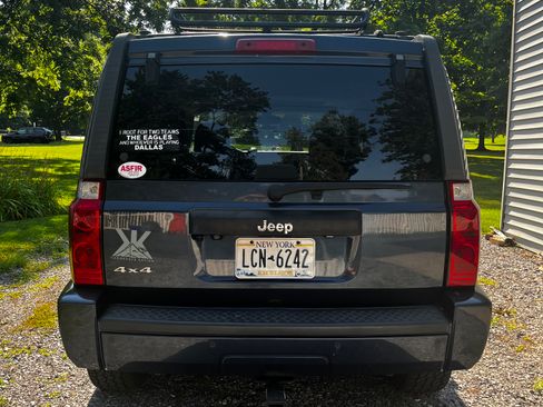 Used 2010 Jeep Commander Sport w/ Sun/Sound Group AWD/4WD image 6