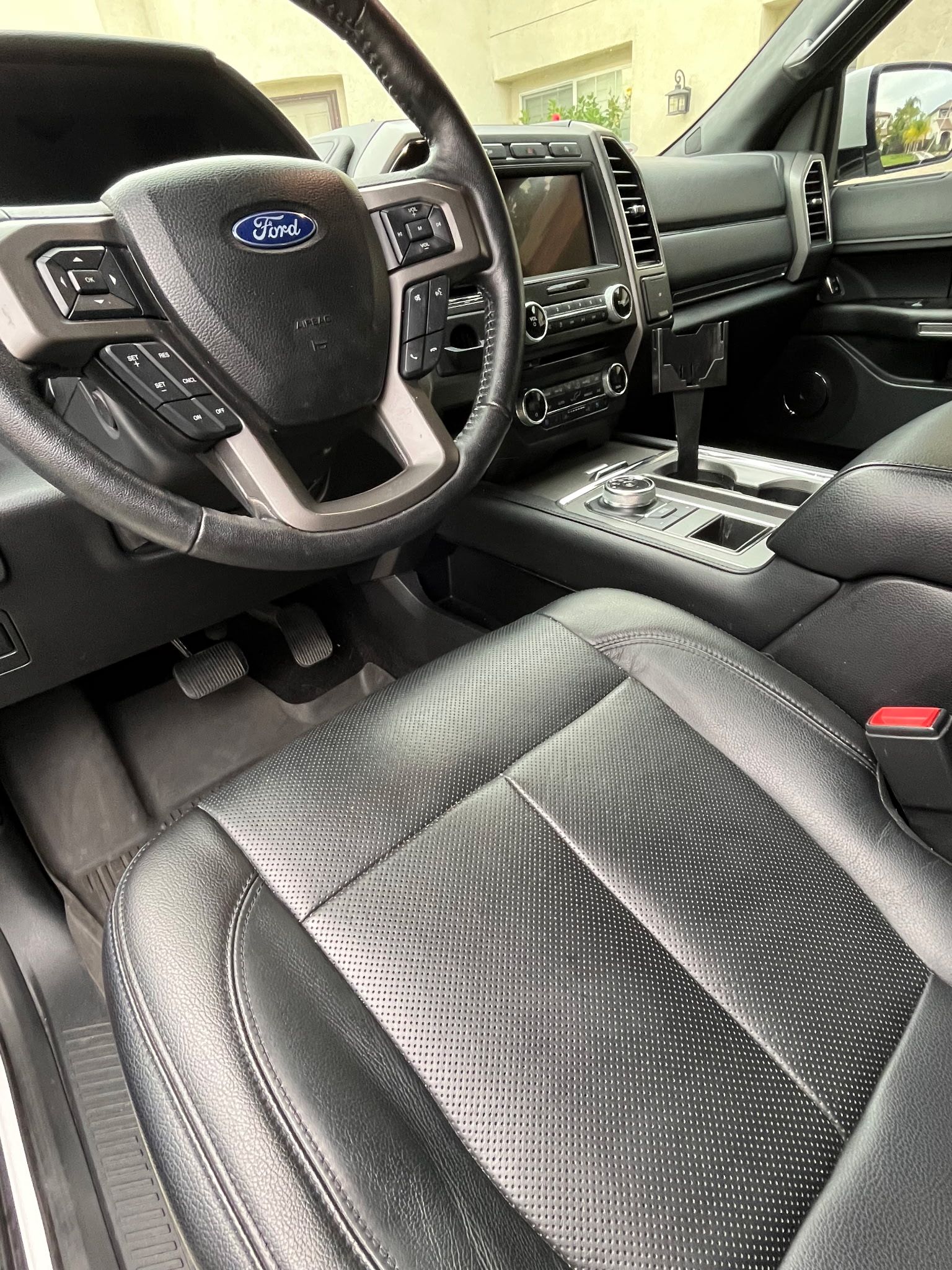 Used 2018 Ford Expedition XLT w/ Equipment Group 202A RWD image 9