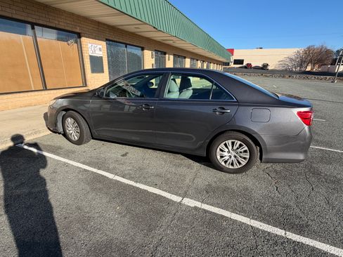 Used 2012 Toyota Camry SE image 8