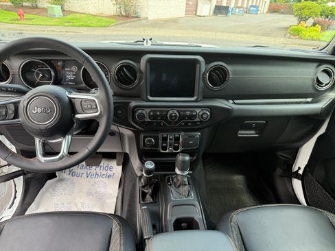 Used 2023 Jeep Wrangler Unlimited Sahara image 10