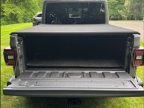 Used 2021 Jeep Gladiator Rubicon image 9